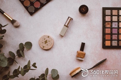 How to properly clean the makeup brush How long does the makeup brush clean?